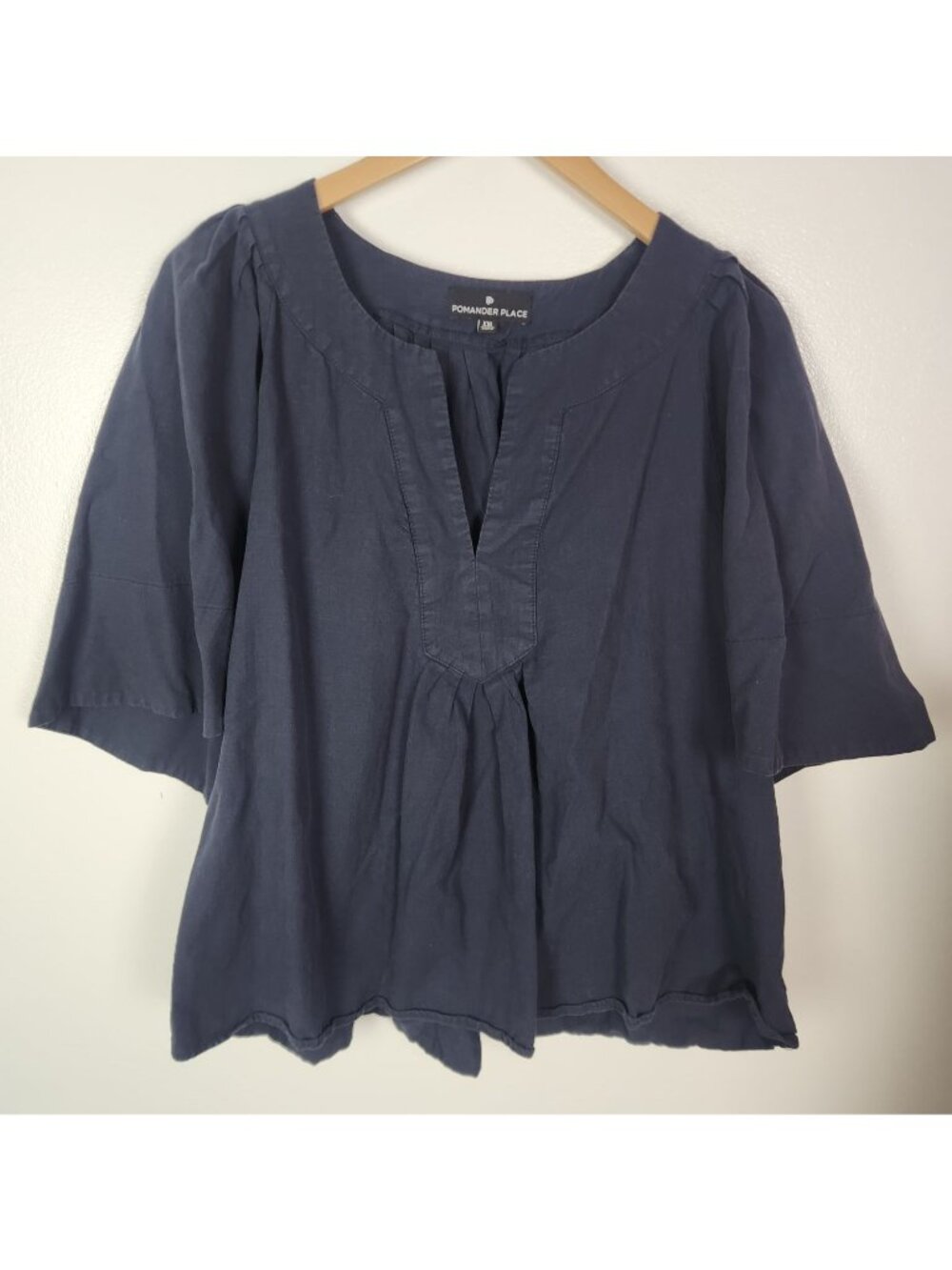 Pomander Place Women's Sz. XXL Navy Short Large Sleeve V Neckline Top